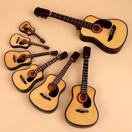 Objetos decorativos Figuras Mini guitarra clásica Modelo de guitarra en miniatura de madera Instrumento musical Decoración de guitarra Decoración de regalo para dormitorio Sala de estar 230629