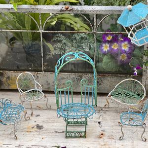 Objets décoratifs Figurines Mini décoration de la maison artisanat jardin fer table chaise porte maison de poupée conte de fées accessoires de jardin petits meubles décoration 230925