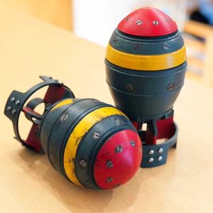 Objetos decorativos Figuras Mini Nuke Bomb Caja de almacenamiento Retro Samll Forma Bin Adorno de resina 3D Decoración de mesa Regalos 230224