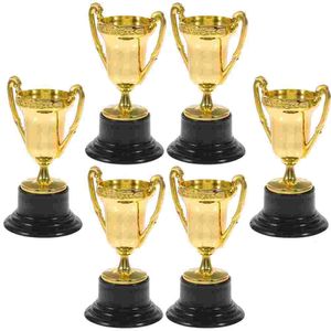 Decoratieve objecten Figurines Mini Trophy Cup Kinderen Early Learning Trofee's sportfeest gunsten kinderen voetbalspeelgoed 230815