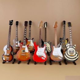 Objets décoratifs Figurines Miniature guitare réplique basse électrique modèle d'affichage instrument de musique en bois accessoires de maison de poupée Dh94M