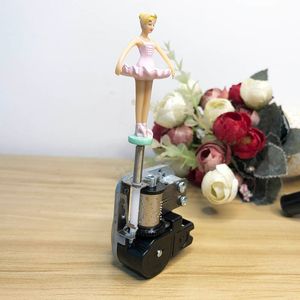 Objets décoratifs Figurines Boîte à musique DIY Ballerine avec trois aimants rotatifs avec arbre rotatif flexible Cadeaux d'anniversaire Femmes Musique Décoration d'intérieur 230831