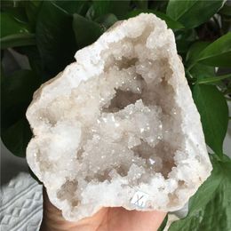 Decoratieve objecten beeldjes natuurlijke wittere kristal cluster geode steen lachen in open de mond ruwe quartz reiki healing room decorminer