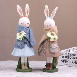 Objets décoratifs Figurines nordique créatif mignon lapin prendre fleur Sculpture petits ornements salon chambre bureau décor à la maison 230920