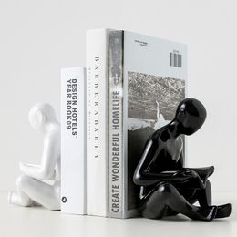 Objets décoratifs Figurines lecteur de livre minimaliste créatif nordique par art support en céramique étude bureau bureau décoration de la maison stand 230804
