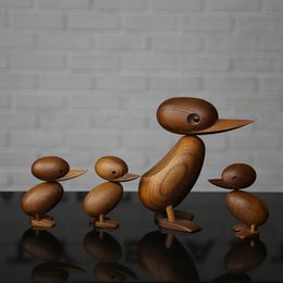 Decoratieve objecten Figurines Noordse ontwerpen Home Decoratie Decoratie Duck Mum Baby Wood Deense beroemde houten handvaartuigen Classic Creative Decor Miniatures 230209