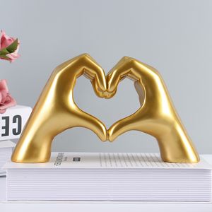 Decoratieve objecten Figurines Noordse hartgebaar Sculptuur Resin Samenvatting Hand Love Standbeeld Wedding Home Woonkamer Desktop ornamenten Decor 230425