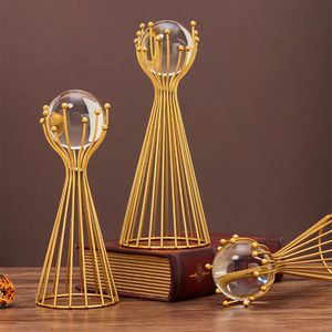 Decoratieve objecten Beeldjes Scandinavisch licht Luxe Metaalkunst Kristallen bol Ambachten Ornamenten Modern huis Creatief Oog Desktopmeubilair TV-kastdecoratie 230923