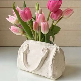 Objetos decorativos Figuras Nordic Luxury Hand Bag Jarrón Cajas de flores de la bolsa de cerámica Contenedor de macetas Valentín Valentín Pared colgante