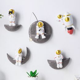 Objetos decorativos Figuras Decoración de paredes nórdicas Estantes de resina de astronautas Decoración del hogar 3D para sala de estar Hanging 230815