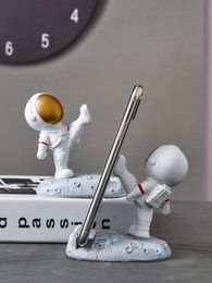 Decoratieve objecten Beeldjes Bureau Decoratie Scandinavische stijl Astronauten Mobiele telefoon Standhouder Ruimtevaarder Beugel Speelgoed Vriendje Cadeau 230105