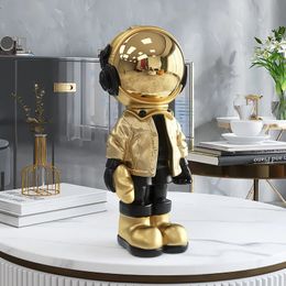 Decoratieve objecten beeldjes Beplating Gouden Astronaut Craft Standbeeld Scandinavische huisdecoratie Luxe ornamenten Decor voor thuis Hars Kunst 231204