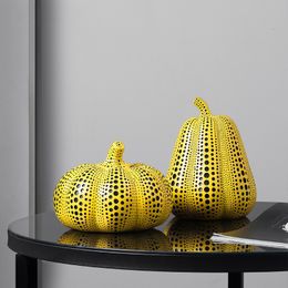 Decoratieve objecten Figurines Pumpkin Kusama Yayoi Ornamenten Moderne sculptuur Polka Dot Owl Bird Art Home Interieur Decoratie Kantoor Arts Wedding Kerstmis 230823