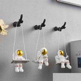 Objets décoratifs Figurines Résine Statue Nordique Décoration De La Maison Accessoires Astronaute Mur Scpture Salon Décor Espace Homme Bo Dhkp6
