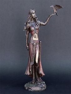 Decoratieve objecten Figurines Hars beelden Morrigan De Keltische godin van de strijd met Crow Sword Bronze Finish Statue 15 cm voor Hom2696150