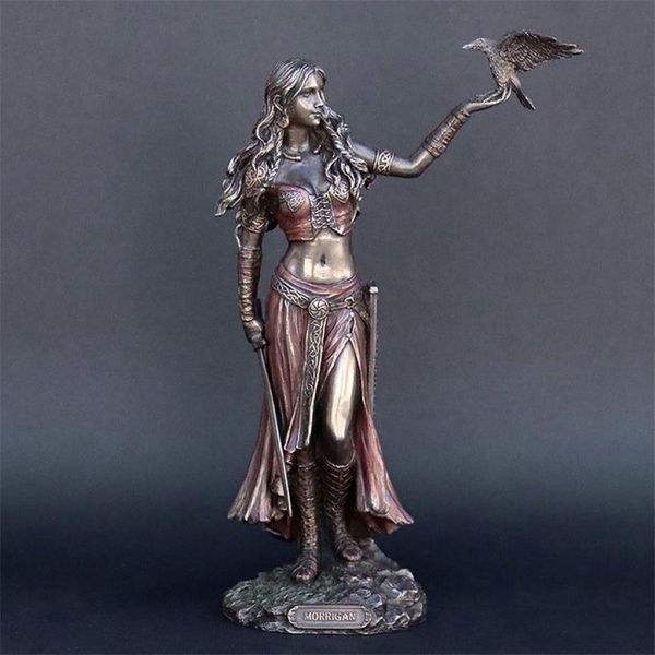 Objets décoratifs Figurines Statues en résine Morrigan La déesse celtique de la bataille avec l'épée du corbeau Finition bronze Statue 15 cm pour Hom311V