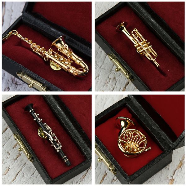 Objets décoratifs Figurines Saxophone Forme Clarinette Pin Trombone Broche Violio Flûte Tuba avec étui Instrument de musique Cadeau d'anniversaire Décor 230703