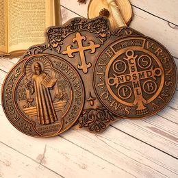 Decoratieve objecten Beeldjes St. Benedict's Exorcism Medal Holy Plaque Katholieke Christelijke Houtsnijwerk Religieuze Plaque Wall Decor Gift 230712