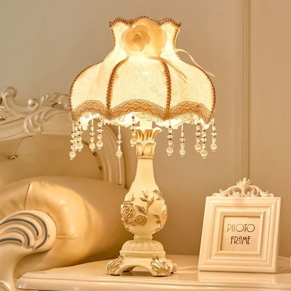 Objets décoratifs Figurines Lampe de table Lampe de bureau de nuit Tiffany Chambre de luxe Chevet Européen Méditerranéen Salon chaleureux Étude 231017