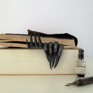 Objets décoratifs figurines uniques Bookmarks drôles pour thriller adulte Devils Hand Bookmarks Halloween Gift 220914