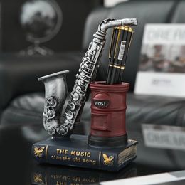 Objetos decorativos Figuritas Diseño único de instrumentos musicales Saxofón En forma de bolígrafo Contenedor Decoración del hogar Artesanía Mesa de resina Accesorios de escritorio 230921