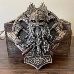 Decoratieve objecten Beeldjes Vintage plaquettes Wanddecoratie Klassiek Viking Crazy Warrior Dubbele bijl Hars Ornament interieur Woondecoratie 231007