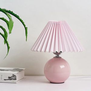 Decoratieve objecten beeldjes Vintage geplooide tafellamp met LED E27 driekleurige lamp Keramische voet AU US EU UK Plug Schattig nachtlampje voor slaapkamer 231017