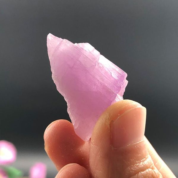 Objetos decorativos Estatuillas Venta al por mayor 50 g / 100 g Lote a granel Púrpura Spodumene Kunzite Piedra natural Espécimen de cristal de cuarzo en bruto Mineral Heal