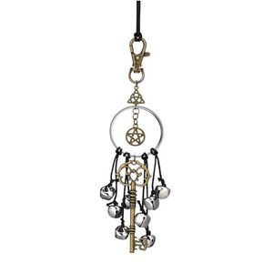 Objets décoratifs Figurines Sorcière Wind Bells Room Decor Car Bell Pendant Magic Key For Door Protection Dhr3O