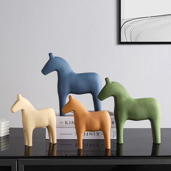 Objetos decorativos figuritas de madera caballo estatuilla ornamento moderno arte minimalista artesanías para sala de estar dormitorio decoración de escritorio 221208