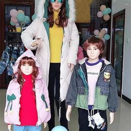 Plaques décoratives 4 à 6 ans 110 cm Plastique Corps entier Universal Child Tissu Mannequin Couture de vêtements Modèle de base Fon Electroplasing Base Affichage