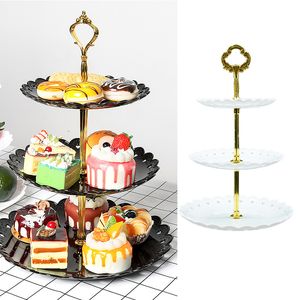 Platos decorativos Europeo threelayer cake rack banquete de boda mesa de postres plato de frutas dulces exhibición de autoservicio comedor en el hogar decoración bandeja 230531