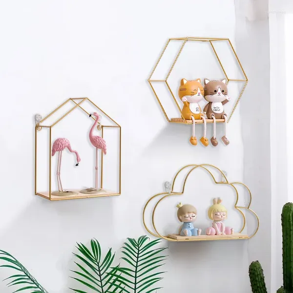 Plaques décoratives de style nordique moderne étagère de mur hexagonal en métal or avec plancher en bois pour rangement élégant et exposition à la maison