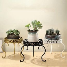 Assiettes décoratives Support de stockage de plantes en pot moderne Style européen support de pot de fleurs à trois pieds à la mode balcon fleur de fer monocouche