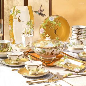 Assiettes décoratives Ensemble de vaisselle de plats et de bols ménage Gift de mariage complet Gift Jingdezhen Light Luxury Céramique