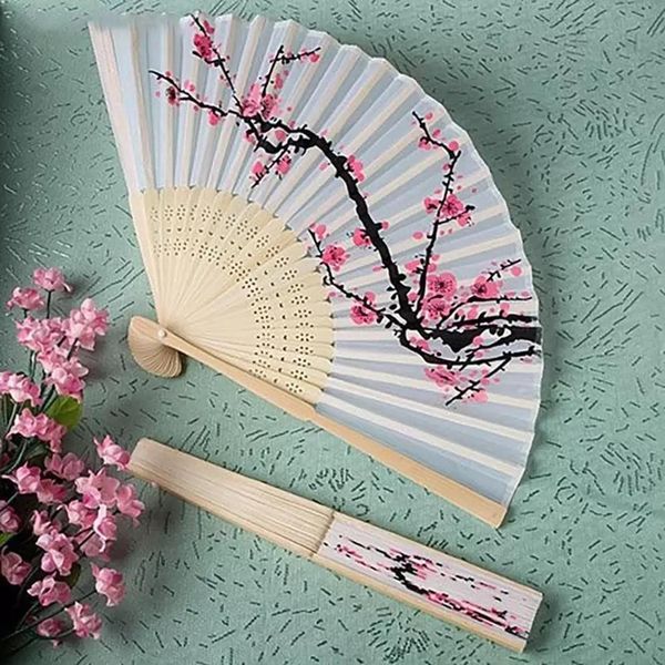 Éventail décoratif en bambou en forme de fleur de prunier, éventail pliant en soie Vintage, motif chinois et japonais, cadeau artisanal, décoration de la maison, ornements, éventails de danse