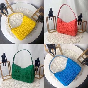 Bolsa de ombro hobo plissada para mulheres Pacote de peito feminino Tote correntes bolsas presbiopia bolsa plissada bolsa mensageiro bolsas de lona atacado