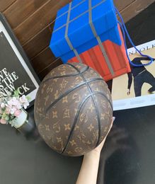 Delicare Designer PU Leather Basketball Ball Ball Foftor Fashion Classic Brown Merch Ball Commémorative Edition Taille 7 Basketball5223900