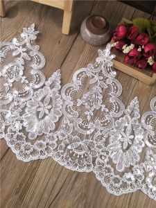 Délicat 1yard / 22 cm blanc / ivoire paillettes de cordage de cordon fleur Venis Venise en dentelle en dentelle Applique de couture artisanat pour mariage déc.