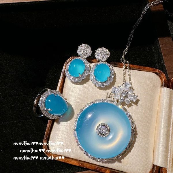 Ensembles de bijoux en jade bleu délicat pour femmes de luxe plaqué or blanc 14 carats vintage 3 pièces bague boucle d'oreille collier cadeau de fête de mariée 240119