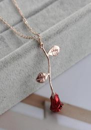 Delicata lega fatta a mano Collana con ciondolo fiore rosa rossa Bellezza Oro placcato argento Fascino Regali di San Valentino Gioielli di moda donna4532870