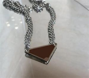 Colliers de luxe de chaîne métallique délicate concepteurs comme cadeau de Noël pour les copines créatrices juifs triangle pendent collier femme belle robe b23