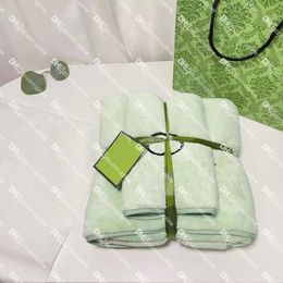 Serviettes brodées de lettres délicates, ensemble de 2 pièces, débarbouillettes de bain pour la maison, serviette de plage