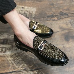 Zapatos Oxford de lujo con diamantes de imitación, punta estrecha, hebilla de Metal, un estribo, zapatos informales formales de moda para hombre, varios tamaños