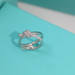 Anillo de lujo con nudo de cuerda, anillos para amantes de la mujer, anillos de envoltura de diseño de diamantes de lujo delicados, joyería clásica, anillos chapados en oro, joyería exquisita, regalo romántico