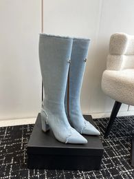 Denim bleu talon haut fermeture éclair latérale bout pointu bottes pour femmes Vintage croix fleur genou longueur bottes