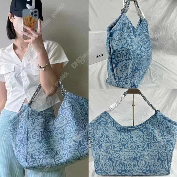 Denim broderie camélia sac fourre-tout capacité jumbo luxe designer femmes classique vintage chaînes matelassées impression poche mode bleu sac à bandoulière