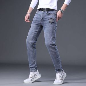 Denim Europese Geborduurde Jeans Voor Mannen 2023 Nieuwe Pi Shuai Slim Fit Casual Europese Modemerk Voeten Broek