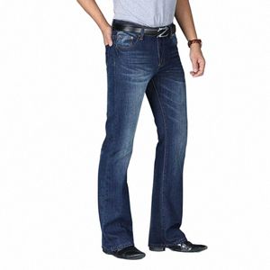 Jeans évasé en jeans hommes pantalon en jean coupe de botte confortable un pantalon bleu décontracté lâche légèrement mince pour le bootcut masculin K02E # #