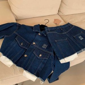 Veste en jean designer court femmes vestes printemps été chemise décontractée lettres brodées montrer mince haut taille haute jupe deux pièces tempérament manteau sweat-shirt